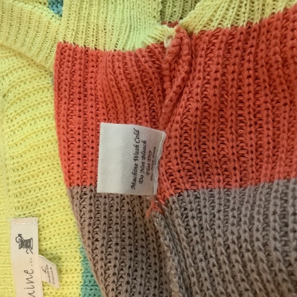 Mine... Sweater Size Large - Picture 5 of 7